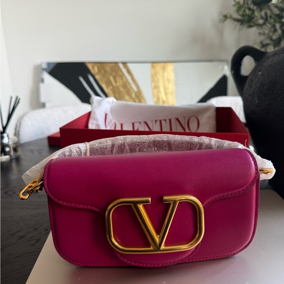 SOLD!!!! Valentino Garavani Small Loco Leather Shoulder bag NWT - Picture 5 of 12